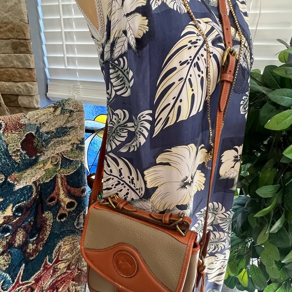 Authentic vintage Dooney & Bourke All Weather leather crossbody purse - Picture 11 of 16